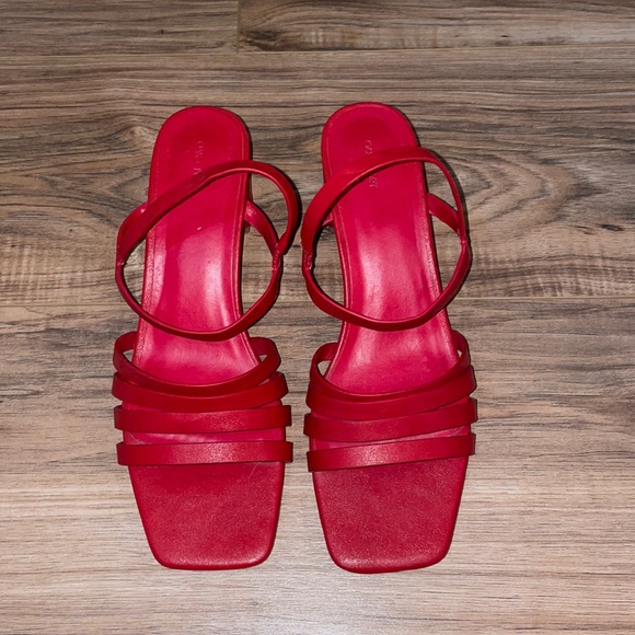 Fort red sandal size 9 - Picture 5 of 5